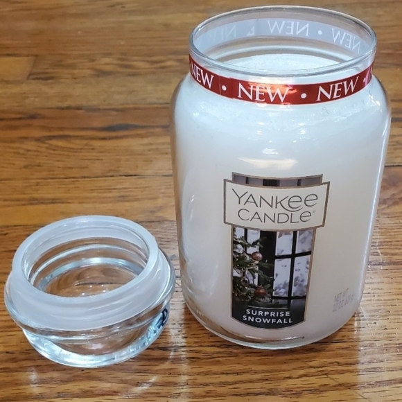Yankee Candle Other - Yankee Candle Surprise Snowfall White Jar